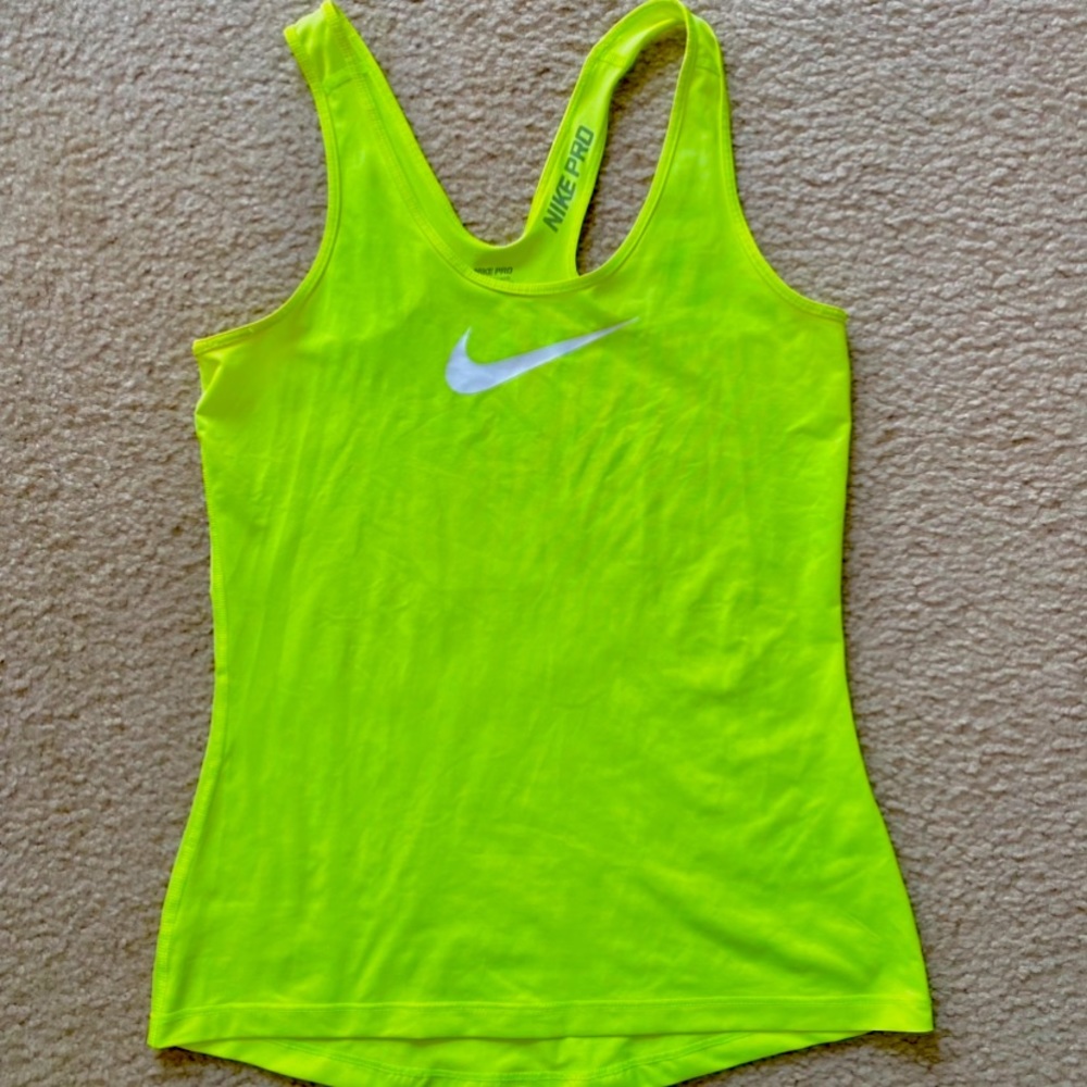 Nike Women’s size medium tank top. EUC